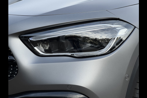 Mercedes-Benz GLA 180 Business Solution AMG Automaat/Panoramadak/LED/Keyless/Widescreen