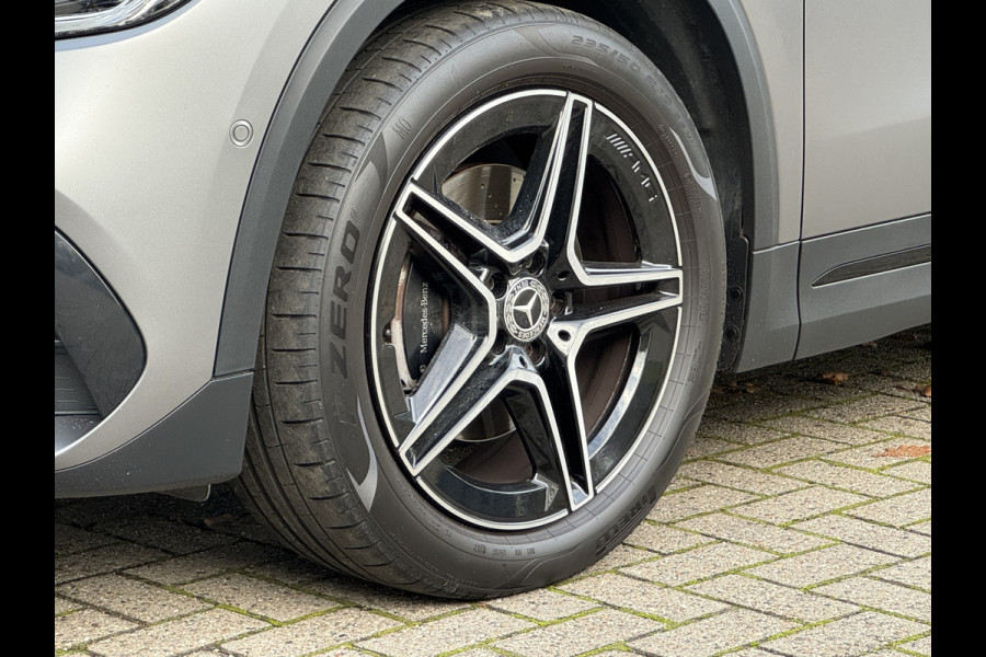 Mercedes-Benz GLA 180 Business Solution AMG Automaat/Panoramadak/LED/Keyless/Widescreen