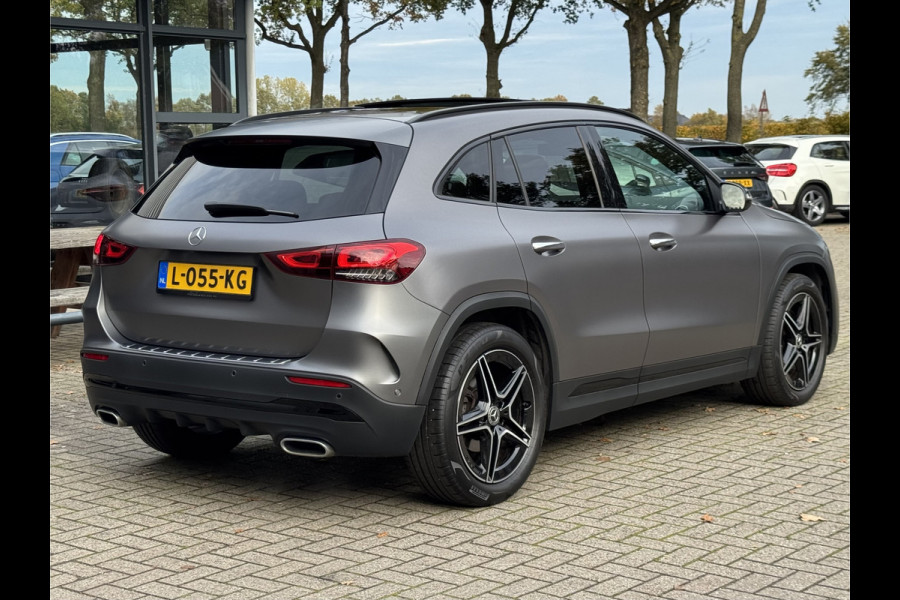 Mercedes-Benz GLA 180 Business Solution AMG Automaat/Panoramadak/LED/Keyless/Widescreen