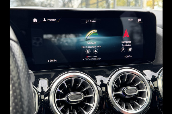 Mercedes-Benz GLA 180 Business Solution AMG Automaat/Panoramadak/LED/Keyless/Widescreen