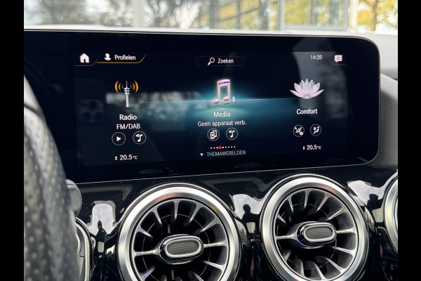 Mercedes-Benz GLA 180 Business Solution AMG Automaat/Panoramadak/LED/Keyless/Widescreen