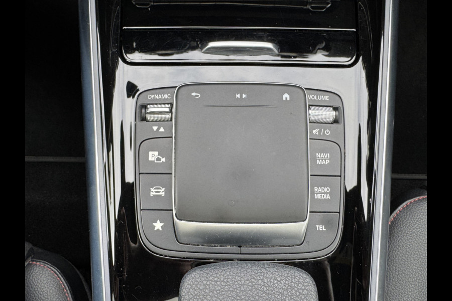 Mercedes-Benz GLA 180 Business Solution AMG Automaat/Panoramadak/LED/Keyless/Widescreen