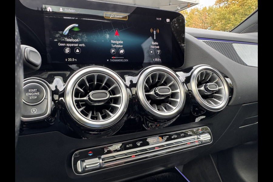 Mercedes-Benz GLA 180 Business Solution AMG Automaat/Panoramadak/LED/Keyless/Widescreen