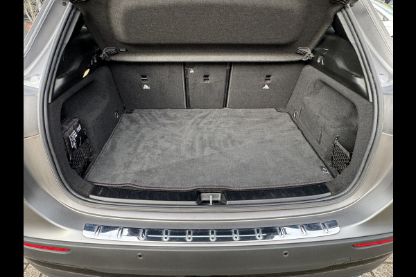 Mercedes-Benz GLA 180 Business Solution AMG Automaat/Panoramadak/LED/Keyless/Widescreen