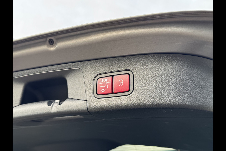 Mercedes-Benz GLA 180 Business Solution AMG Automaat/Panoramadak/LED/Keyless/Widescreen