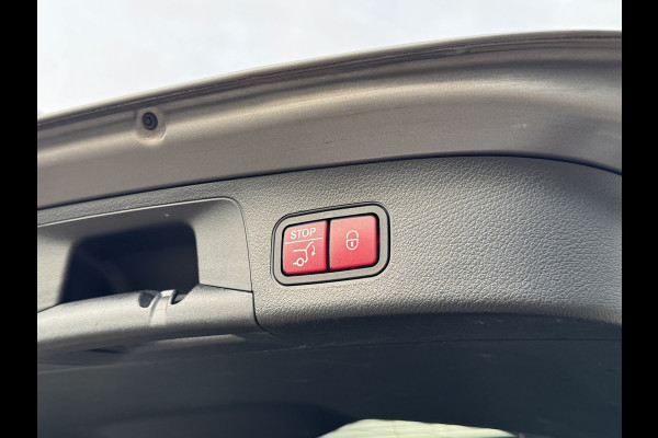 Mercedes-Benz GLA 180 Business Solution AMG Automaat/Panoramadak/LED/Keyless/Widescreen