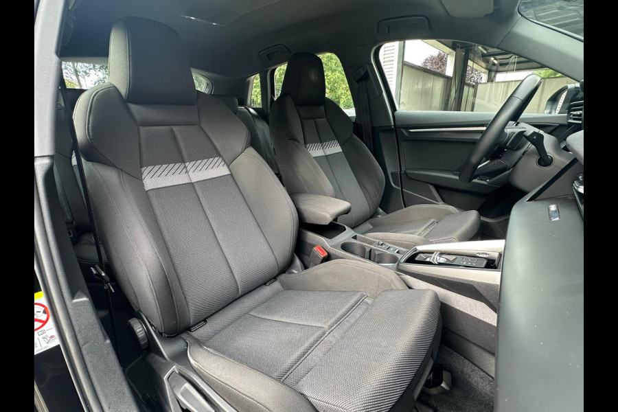 Audi A3 Sportback 30 TFSI Business edition Automaat/VTcockpit/Trekhaak/Led/Cruise/PDC