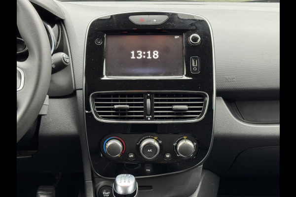 Renault Clio Estate 0.9 TCe Limited Navigatie/Trekhaak/Dab/Cruise/PDC/Getint glas  APK t/m 18-10-2027