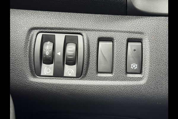 Renault Clio Estate 0.9 TCe Limited Navigatie/Trekhaak/Dab/Cruise/PDC/Getint glas  APK t/m 18-10-2027