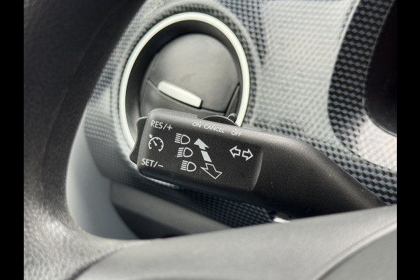 Volkswagen up! 1.0 Climate control/Camera/Cruise control/PDC