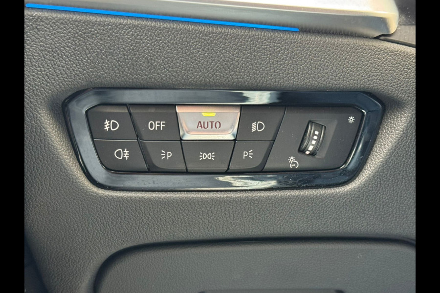 BMW 3 Serie Touring 330e High Executiv M-pakket/Panoramadak/Navigatie/Leder