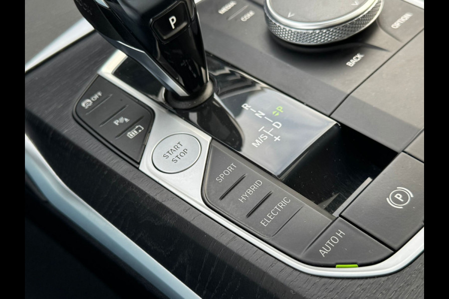 BMW 3 Serie Touring 330e High Executiv M-pakket/Panoramadak/Navigatie/Leder