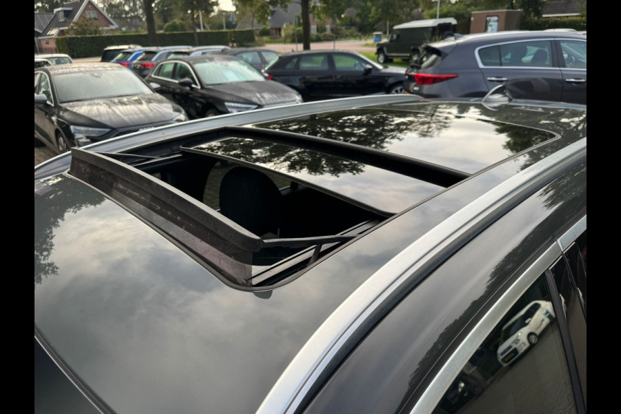 BMW 3 Serie Touring 330e High Executiv M-pakket/Panoramadak/Navigatie/Leder