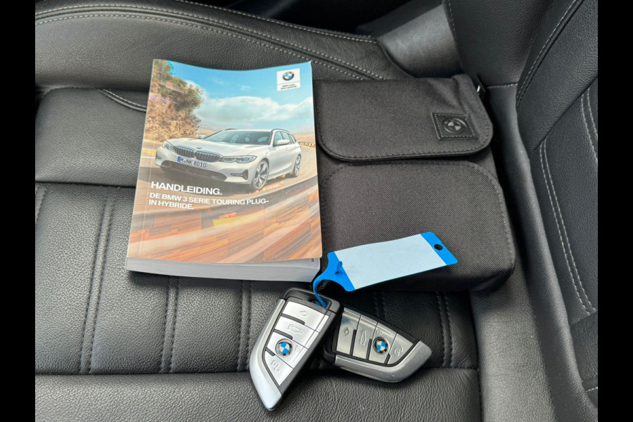 BMW 3 Serie Touring 330e High Executiv M-pakket/Panoramadak/Navigatie/Leder