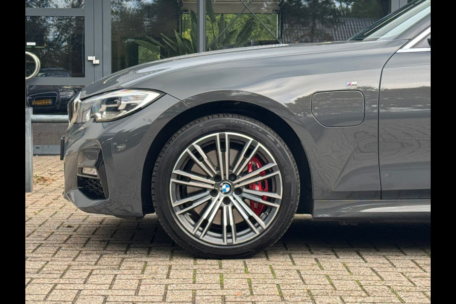 BMW 3 Serie Touring 330e High Executiv M-pakket/Panoramadak/Navigatie/Leder