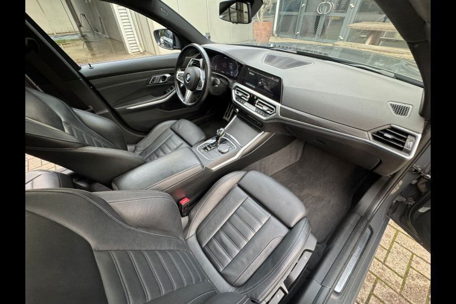 BMW 3 Serie Touring 330e High Executiv M-pakket/Panoramadak/Navigatie/Leder