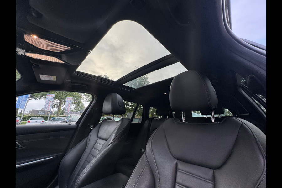 BMW 3 Serie Touring 330e High Executiv M-pakket/Panoramadak/Navigatie/Leder