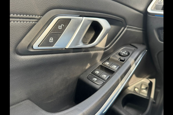 BMW 3 Serie Touring 330e High Executiv M-pakket/Panoramadak/Navigatie/Leder