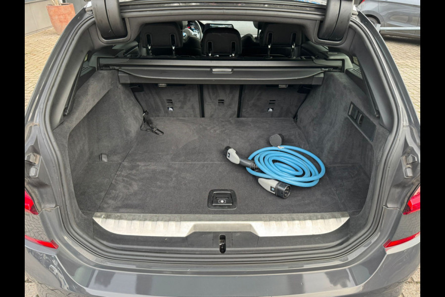 BMW 3 Serie Touring 330e High Executiv M-pakket/Panoramadak/Navigatie/Leder