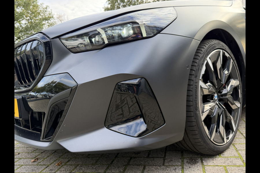 BMW 5 Serie Touring 540d xDrive M-Sport FULL OPTION Leer/Pano/Camera/Trekhaak/ 21 inch