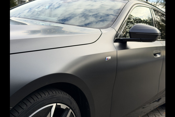 BMW 5 Serie Touring 540d xDrive M-Sport FULL OPTION Leer/Pano/Camera/Trekhaak/ 21 inch