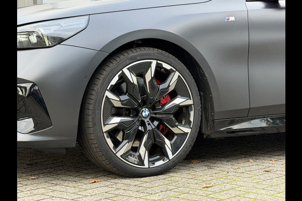 BMW 5 Serie Touring 540d xDrive M-Sport FULL OPTION Leer/Pano/Camera/Trekhaak/ 21 inch