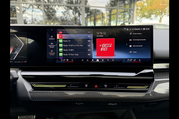 BMW 5 Serie Touring 540d xDrive M-Sport FULL OPTION Leer/Pano/Camera/Trekhaak/ 21 inch