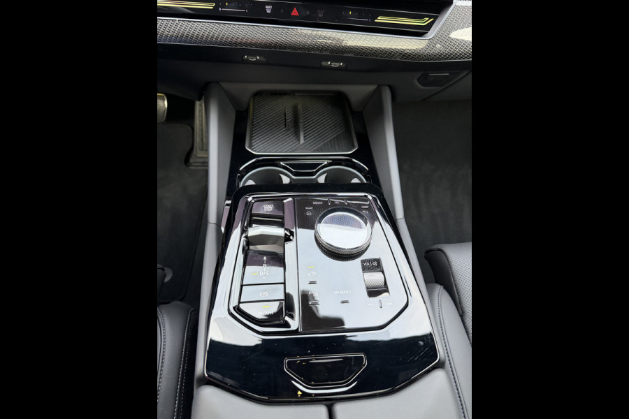 BMW 5 Serie Touring 540d xDrive M-Sport FULL OPTION Leer/Pano/Camera/Trekhaak/ 21 inch