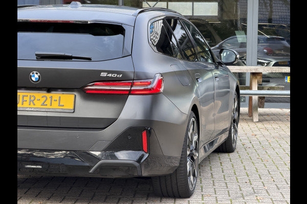 BMW 5 Serie Touring 540d xDrive M-Sport FULL OPTION Leer/Pano/Camera/Trekhaak/ 21 inch