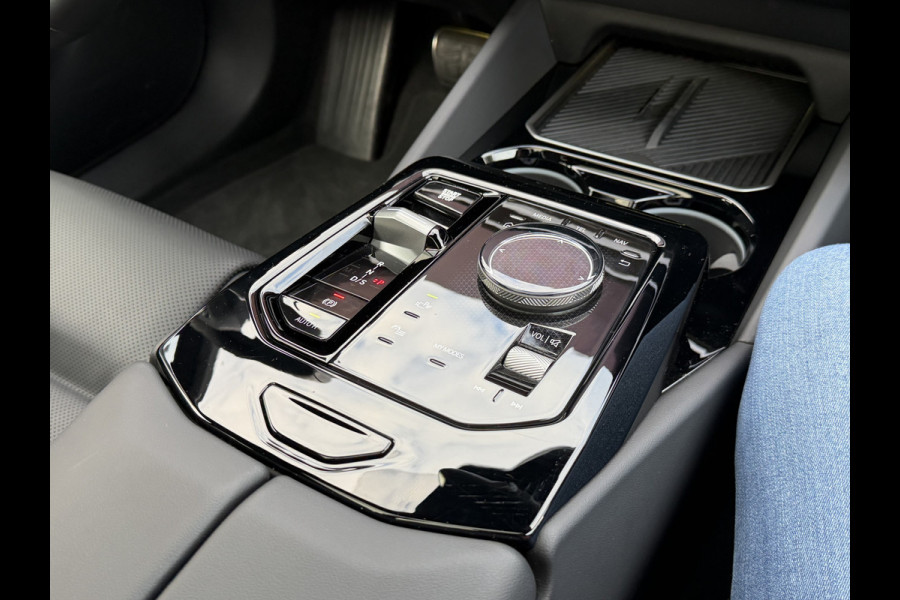 BMW 5 Serie Touring 540d xDrive M-Sport FULL OPTION Leer/Pano/Camera/Trekhaak/ 21 inch