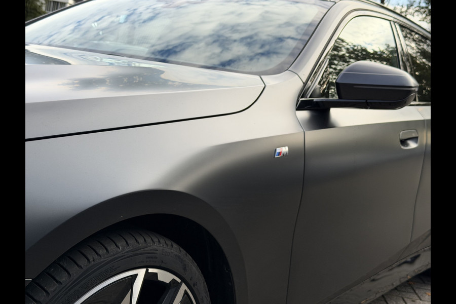 BMW 5 Serie Touring 540d xDrive FULL OPTION Leer/Pano/Camera/Trekhaak/ 21 inch