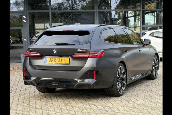 BMW 5 Serie Touring 540d xDrive FULL OPTION Leer/Pano/Camera/Trekhaak/ 21 inch