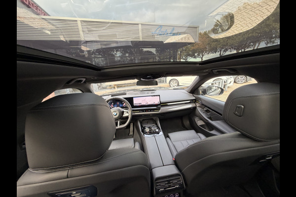 BMW 5 Serie Touring 540d xDrive FULL OPTION Leer/Pano/Camera/Trekhaak/ 21 inch