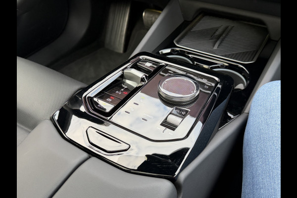 BMW 5 Serie Touring 540d xDrive FULL OPTION Leer/Pano/Camera/Trekhaak/ 21 inch