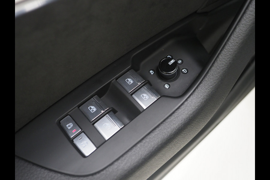 Audi A6 Avant 55 TFSI e quattro Competition | Panoramadak | RS Stoelen | Chameleon | Sfeerverlichting | Adaptive Cruise