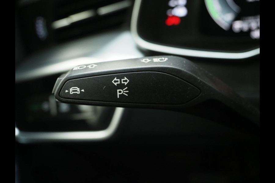 Audi A6 Avant 55 TFSI e quattro Competition | Panoramadak | RS Stoelen | Chameleon | Sfeerverlichting | Adaptive Cruise