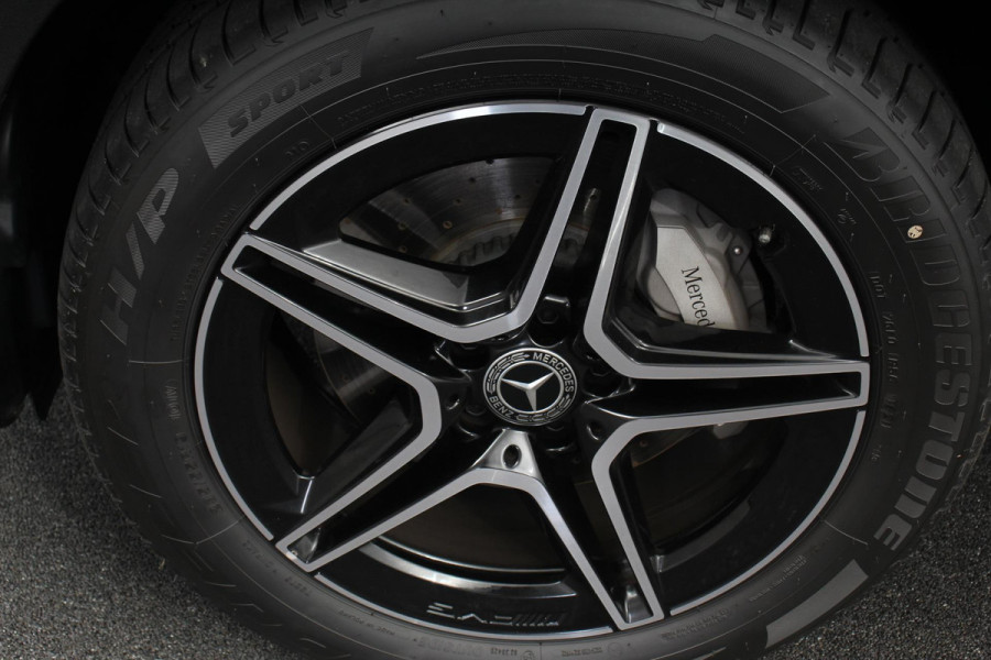 Mercedes-Benz GLC 300e 4-MATIC Business AMG Night Pack | Full LED | Trekhaak | Navigatie | PDC | Camera | MBUX