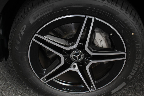 Mercedes-Benz GLC 300e 4-MATIC Business AMG Night Pack | Full LED | Trekhaak | Navigatie | PDC | Camera | MBUX