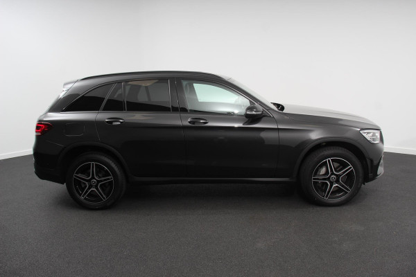 Mercedes-Benz GLC 300e 4-MATIC Business AMG Night Pack | Full LED | Trekhaak | Navigatie | PDC | Camera | MBUX