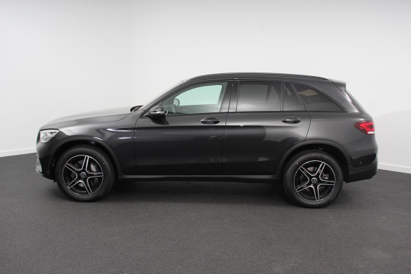 Mercedes-Benz GLC 300e 4-MATIC Business AMG Night Pack | Full LED | Trekhaak | Navigatie | PDC | Camera | MBUX