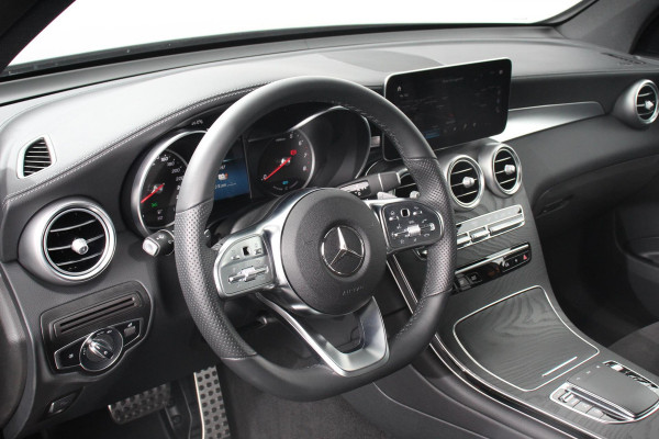 Mercedes-Benz GLC 300e 4-MATIC Business AMG Night Pack | Full LED | Trekhaak | Navigatie | PDC | Camera | MBUX