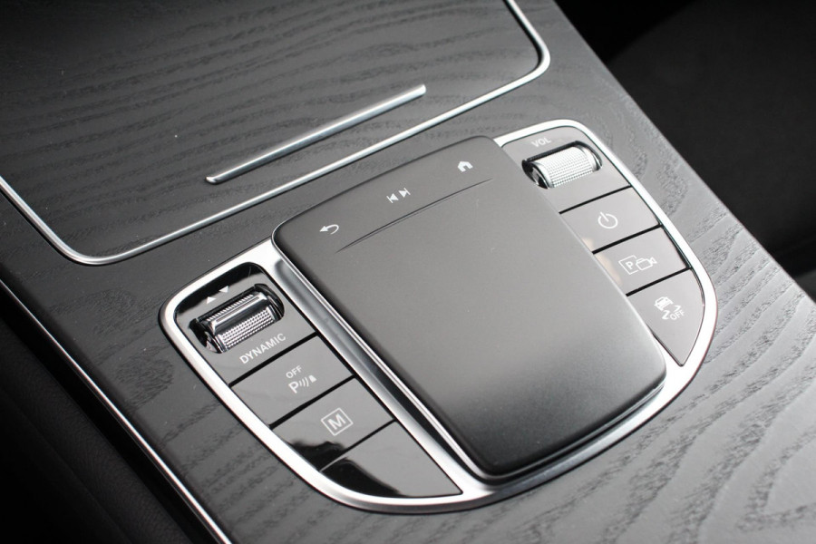 Mercedes-Benz GLC 300e 4-MATIC Business AMG Night Pack | Full LED | Trekhaak | Navigatie | PDC | Camera | MBUX