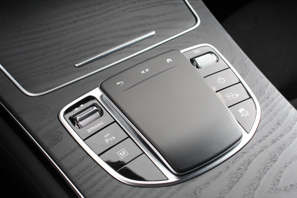 Mercedes-Benz GLC 300e 4-MATIC Business AMG Night Pack | Full LED | Trekhaak | Navigatie | PDC | Camera | MBUX
