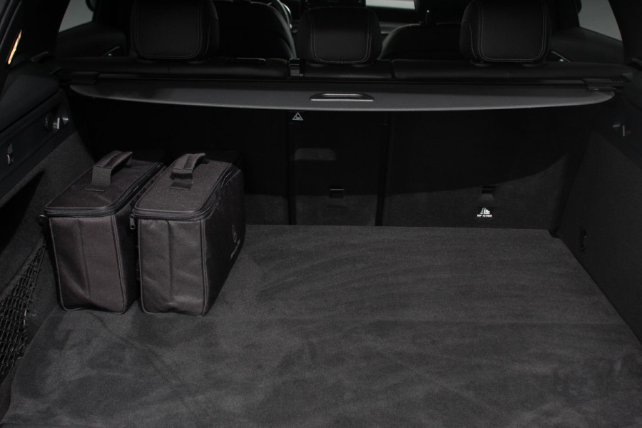Mercedes-Benz GLC 300e 4-MATIC Business AMG Night Pack | Full LED | Trekhaak | Navigatie | PDC | Camera | MBUX