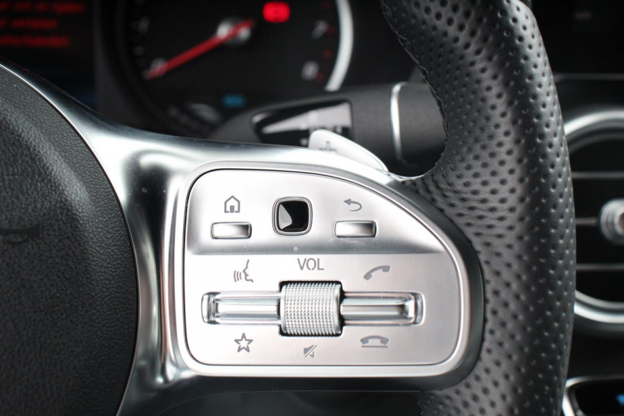 Mercedes-Benz GLC 300e 4-MATIC Business AMG Night Pack | Full LED | Trekhaak | Navigatie | PDC | Camera | MBUX