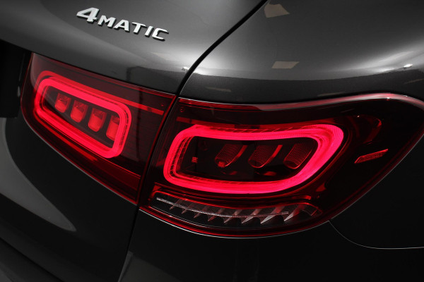 Mercedes-Benz GLC 300e 4-MATIC Business AMG Night Pack | Full LED | Trekhaak | Navigatie | PDC | Camera | MBUX