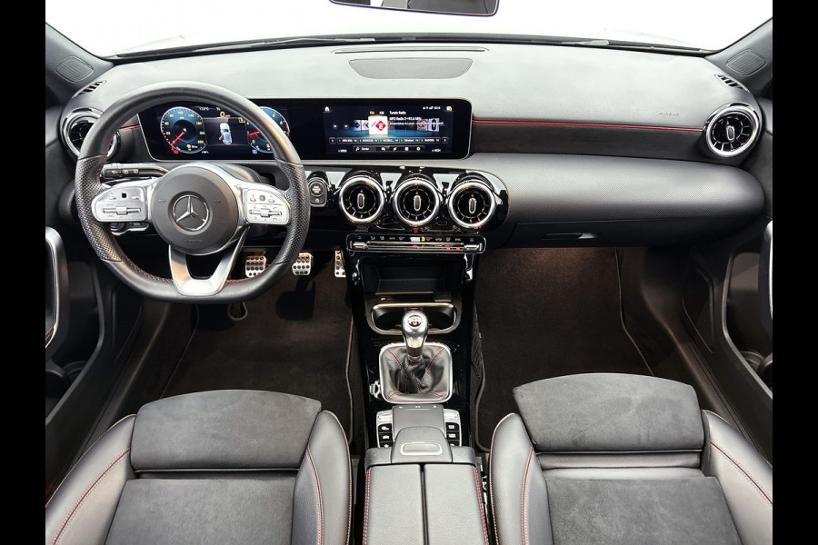 Mercedes-Benz A-Klasse 160 Advantage | AMG-line | Achteruitrijcamera | Lichtmetalen velgen | Navigatie | Parking support | Inclusief 24 maanden MB Certified garantie voor Europa.