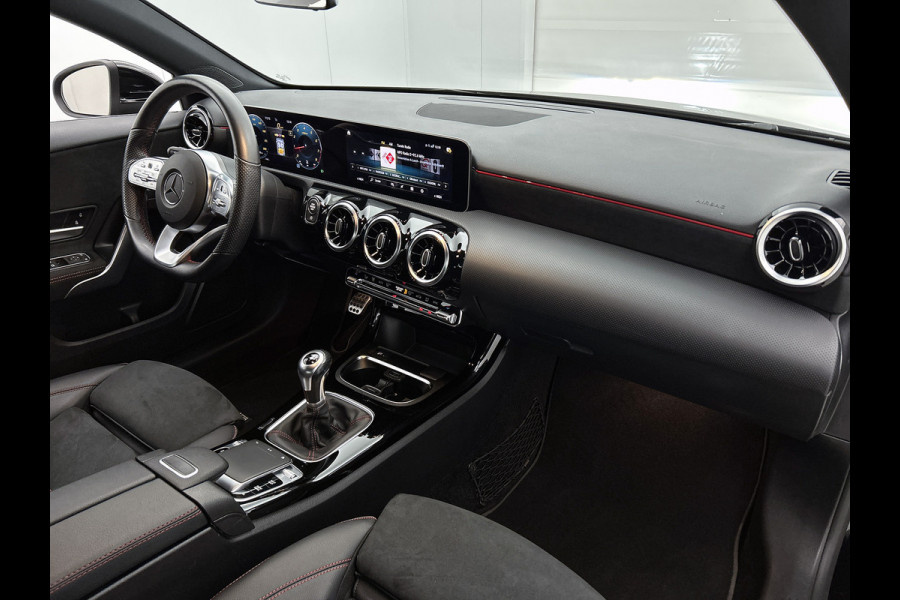 Mercedes-Benz A-Klasse 160 Advantage | AMG-line | Achteruitrijcamera | Lichtmetalen velgen | Navigatie | Parking support | Inclusief 24 maanden MB Certified garantie voor Europa.
