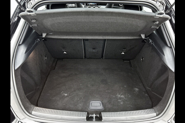 Mercedes-Benz A-Klasse 160 Advantage | AMG-line | Achteruitrijcamera | Lichtmetalen velgen | Navigatie | Parking support | Inclusief 24 maanden MB Certified garantie voor Europa.