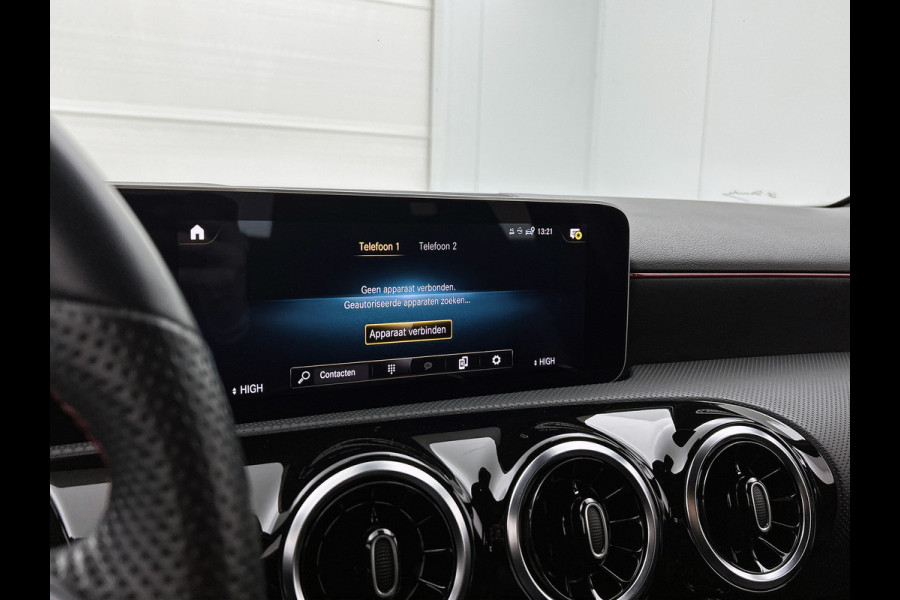 Mercedes-Benz A-Klasse 160 Advantage | AMG-line | Achteruitrijcamera | Lichtmetalen velgen | Navigatie | Parking support | Inclusief 24 maanden MB Certified garantie voor Europa.